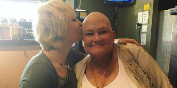 image: Sykdomsmarerittet over for Debbie Rowe. Hyller kjendisdattera